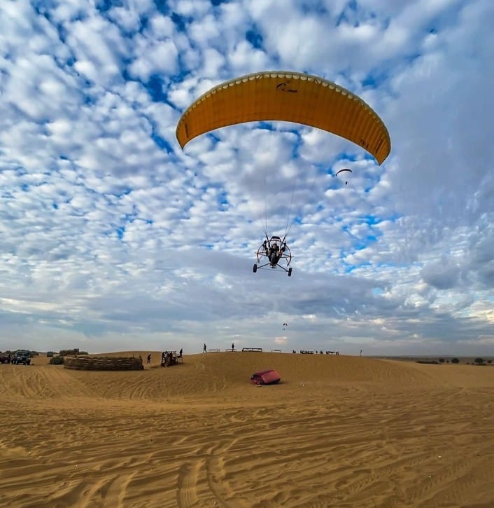 Parasailing in Jaisalmer desert – thrilling adventure activity in Rajasthan
